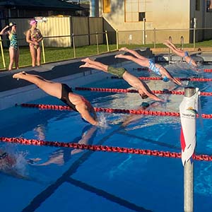 Narrabri Stingrays dive in