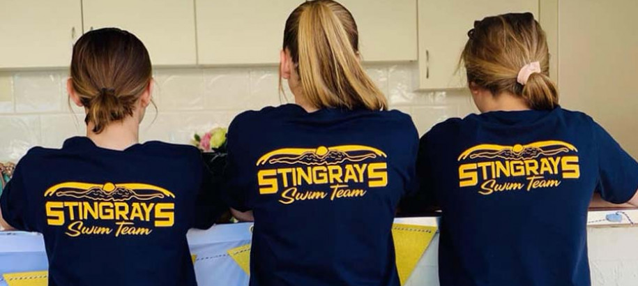 Narrabri Stingrays SC swimmers in club shirts w logos