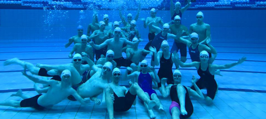 Underwater picture of swimmers